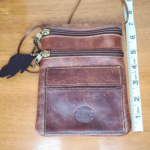 Roots Small Brown Leather Shoulder Purse Casual Wallet Canada Distressed Bag - Picture 7 of 8